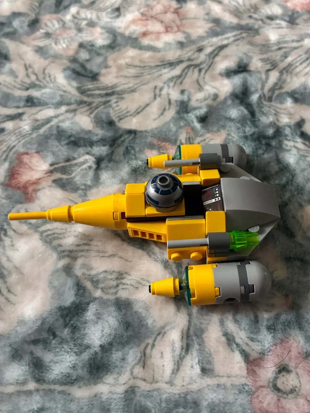 Lego Star Wars fighter with R2D2